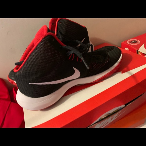 nike air basketball shoes - Picture 3 of 7